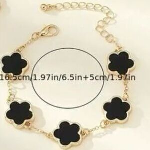Five Leaf Clover
Design Motif
Bracelet Elegant Goldtone and Black Flower NWT